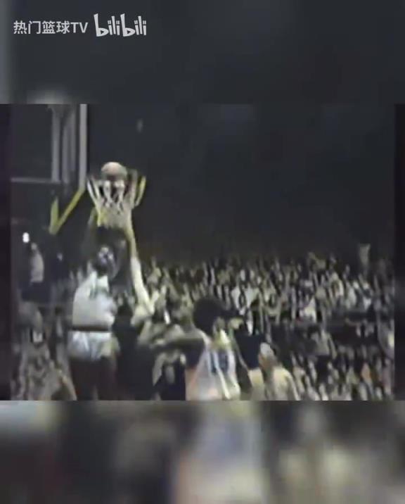 這是怪物嗎？張伯倫高中時期是怎么打球的？校園里的明星！