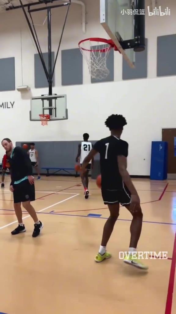 地表最強(qiáng)身體素質(zhì)？阿門扣籃簡直就像直升機(jī)起飛一樣！