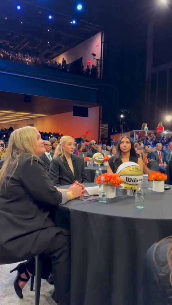 今天這穿搭，差點(diǎn)沒認(rèn)出來！佩奇-布克斯當(dāng)選WNBA狀元后十分淡定