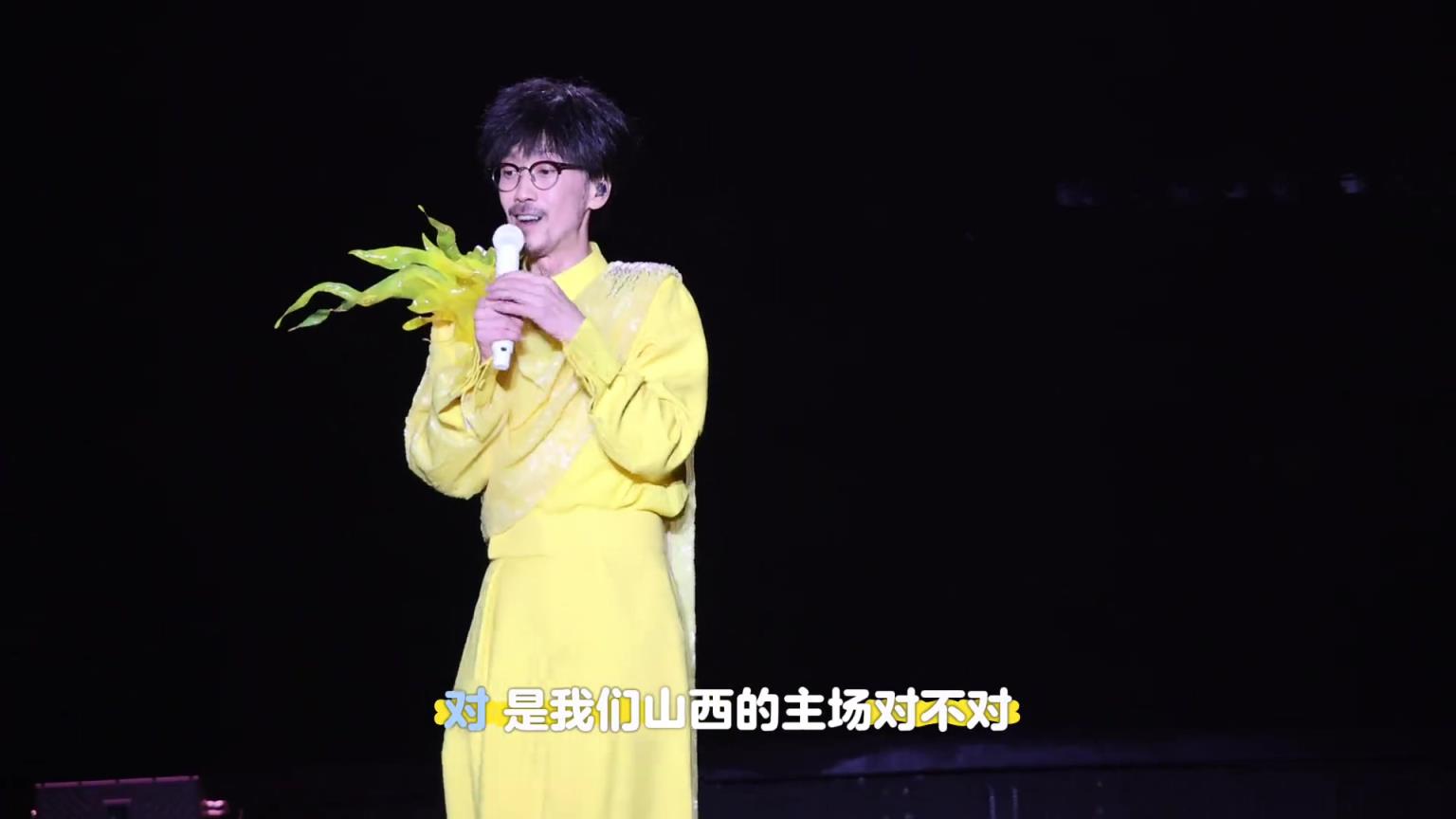 山西鬧他！周傳雄太原演唱會現(xiàn)場帶領(lǐng)歌迷為山西男籃加油助威