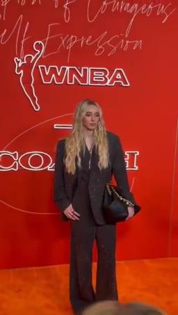 女狀元佩吉強勢登陸WNBA，實力超強，顏值也杠杠的